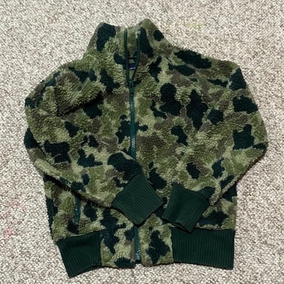 GapKids Camo Fleece Zip Jacket - Size 6-7 - Picture 1 of 1